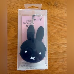 🖤 Pochi Mini Miffy Baby Coin Pouch – Black Silicone Keychain
